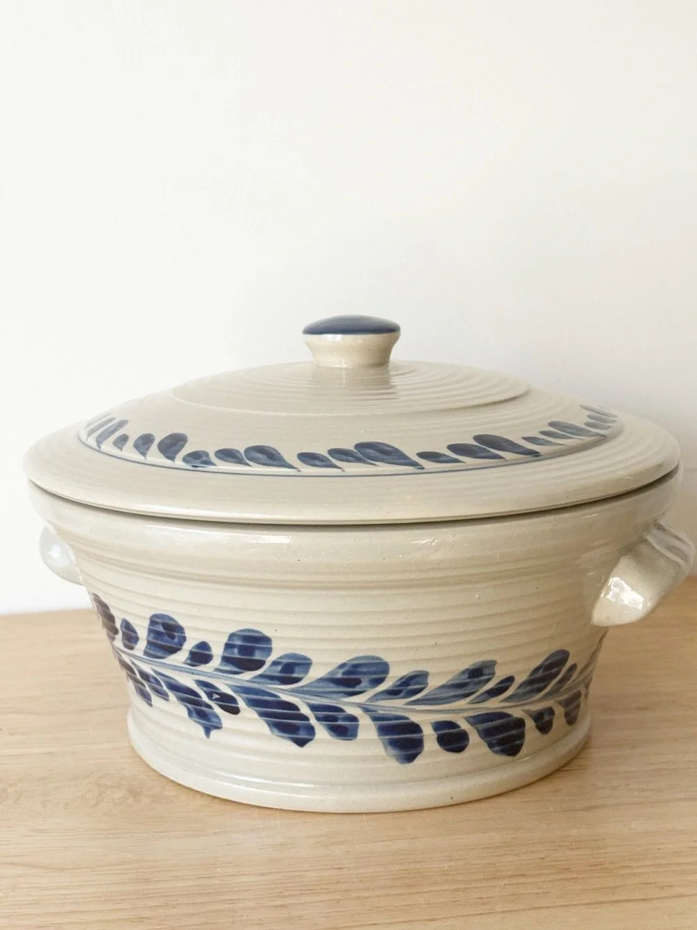 Cracker Barrel Made from Scratch Blue Vine Stoneware Covered Casserole Dish 2 Qt